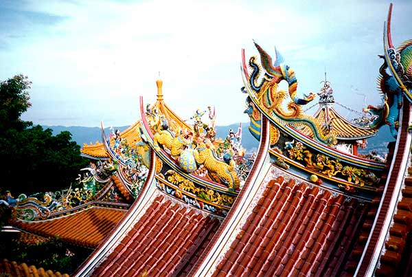 photo of temple rooftops in Taiwan